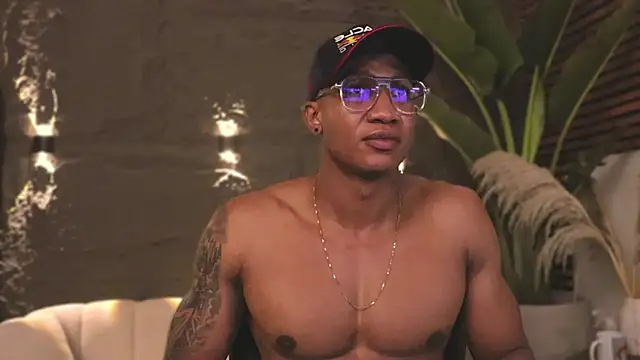 Snapshot of Logan_Varela chatting on February 2025 11:08:02 PM Logan Varela online show from February 2025 11:08:02 PM