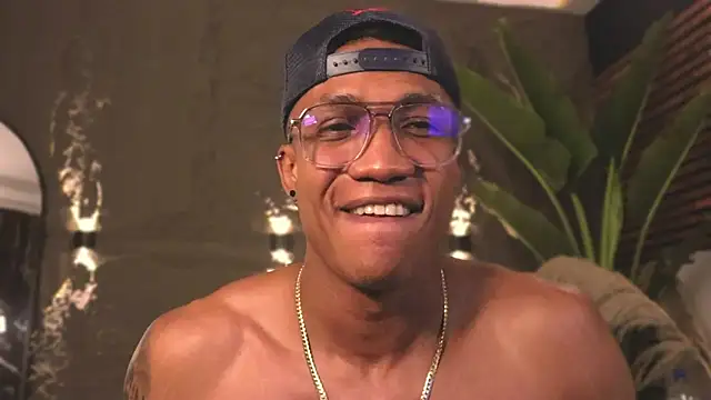 Snapshot of Logan_Varela chatting on February 2025 05:16:01 AM Logan Varela online show from February 2025 05:16:01 AM