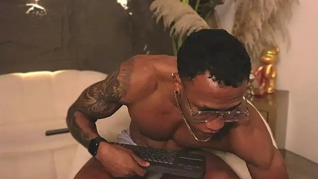 Snapshot of Logan_Varela chatting on February 2025 12:08:01 AM Logan Varela online show from February 2025 12:08:01 AM