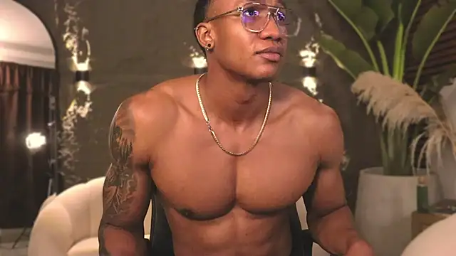 Snapshot of Logan_Varela chatting on February 2025 09:09:01 PM Logan Varela online show from February 2025 09:09:01 PM