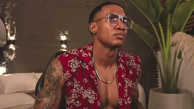 Snapshot of Logan_Varela chatting on February 2025 01:00:02 AM Logan Varela online show from February 2025 01:00:02 AM