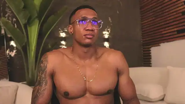 Snapshot of Logan_Varela chatting on February 2025 08:09:02 PM Logan Varela online show from February 2025 08:09:02 PM