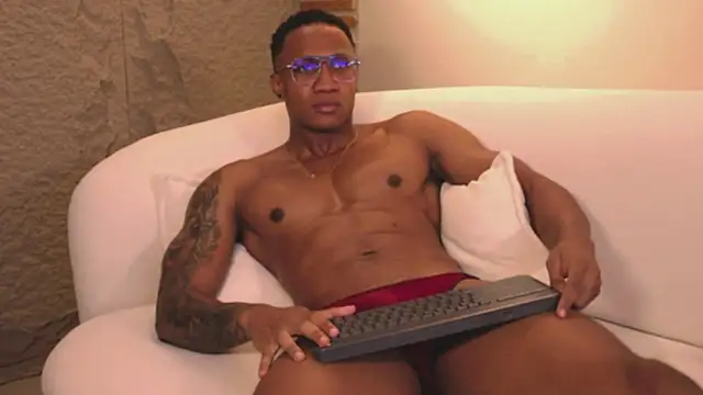 Snapshot of Logan_Varela chatting on March 2025 11:14:01 PM Logan Varela online show from March 2025 11:14:01 PM