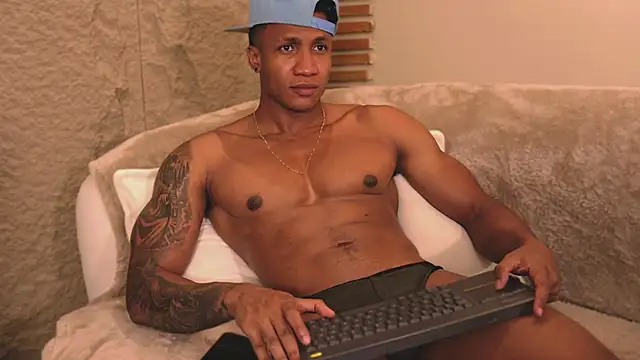 Snapshot of Logan_Varela chatting on March 2025 10:21:01 PM Logan Varela online show from March 2025 10:21:01 PM