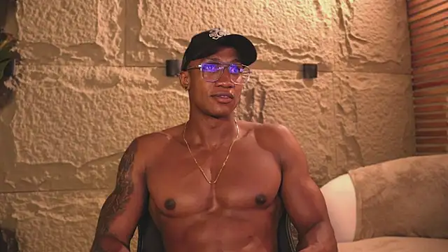 Snapshot of Logan_Varela chatting on March 2025 10:39:02 PM Logan Varela online show from March 2025 10:39:02 PM