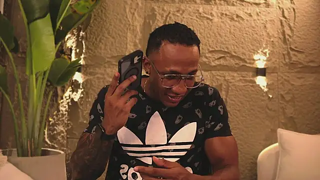 Snapshot of Logan_Varela chatting on March 2025 01:49:01 AM Logan Varela online show from March 2025 01:49:01 AM