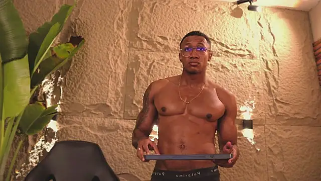 Snapshot of Logan_Varela chatting on March 2025 05:39:01 PM Logan Varela online show from March 2025 05:39:01 PM