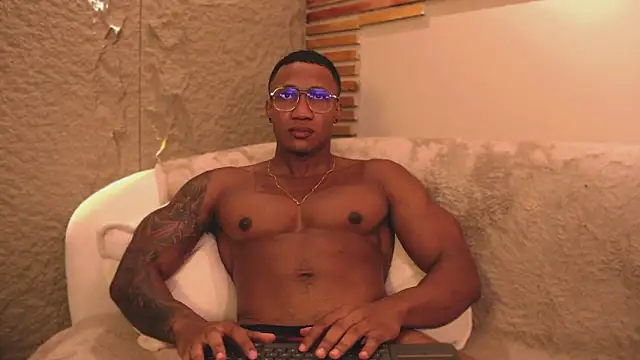 Snapshot of Logan_Varela chatting on March 2025 10:38:02 PM Logan Varela online show from March 2025 10:38:02 PM