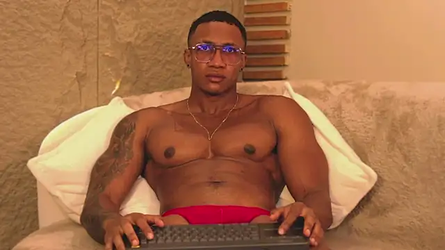 Snapshot of Logan_Varela chatting on March 2025 10:58:02 PM Logan Varela online show from March 2025 10:58:02 PM