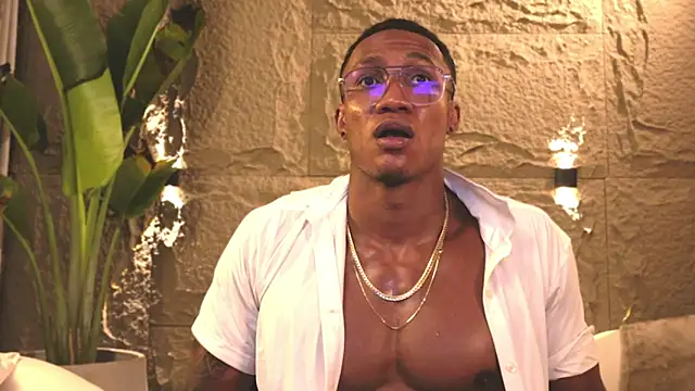 Snapshot of Logan_Varela chatting on March 2025 04:29:02 AM Logan Varela online show from March 2025 04:29:02 AM