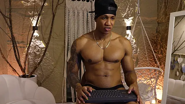 Snapshot of Logan_Varela chatting on September 2025 12:38:01 PM Logan Varela online show from September 2025 12:38:01 PM