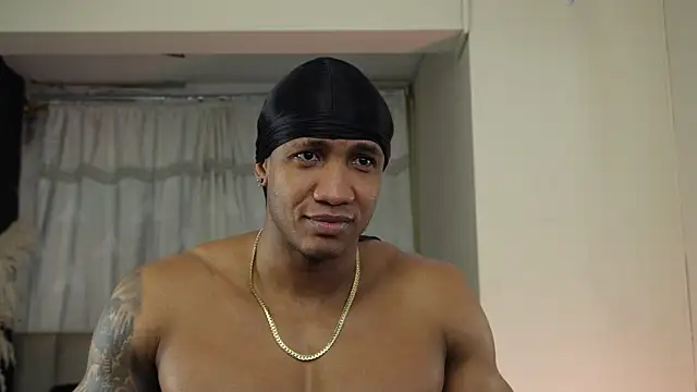 Snapshot of Logan_Varela chatting on October 2025 11:35:02 PM Logan Varela online show from October 2025 11:35:02 PM