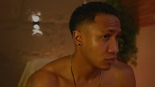 Snapshot of Logan_Varela chatting on October 2025 09:48:02 PM Logan Varela online show from October 2025 09:48:02 PM