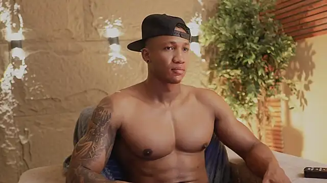 Snapshot of Logan_Varela chatting on November 2025 01:21:02 PM Logan Varela online show from November 2025 01:21:02 PM