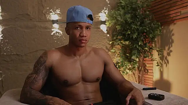 Snapshot of Logan_Varela chatting on November 2025 12:55:01 PM Logan Varela online show from November 2025 12:55:01 PM