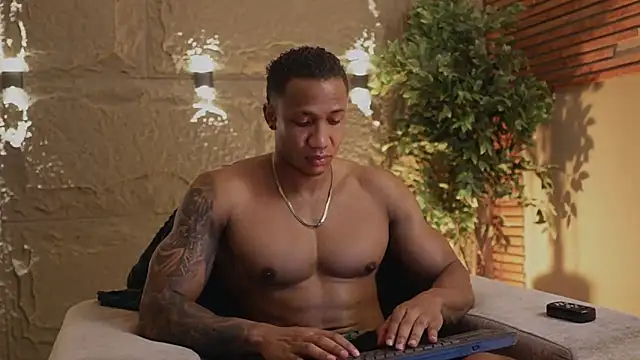 Snapshot of Logan_Varela chatting on November 2025 08:57:01 PM Logan Varela online show from November 2025 08:57:01 PM