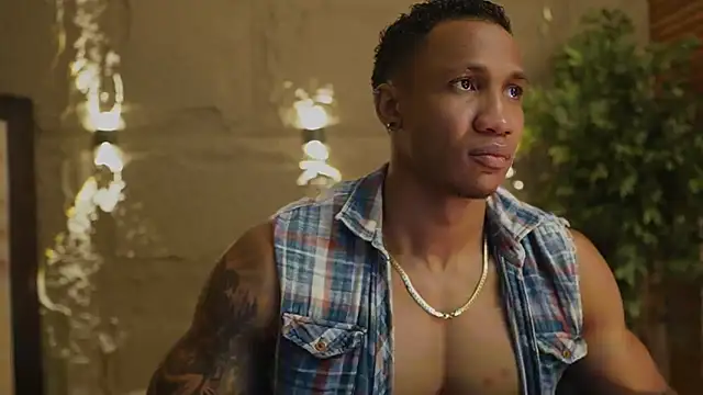 Snapshot of Logan_Varela chatting on November 2025 01:33:02 PM Logan Varela online show from November 2025 01:33:02 PM