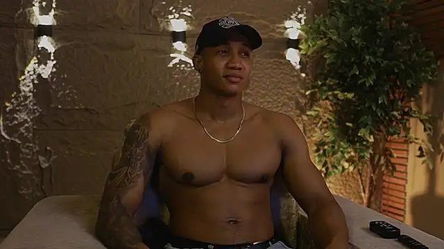 Snapshot of Logan_Varela chatting on November 2025 08:24:01 AM Logan Varela online show from November 2025 08:24:01 AM