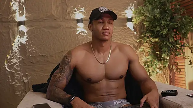 Snapshot of Logan_Varela chatting on November 2025 12:24:02 AM Logan Varela online show from November 2025 12:24:02 AM