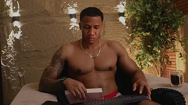 Snapshot of Logan_Varela chatting on November 2025 09:06:02 PM Logan Varela online show from November 2025 09:06:02 PM