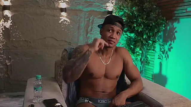 Snapshot of Logan_Varela chatting on December 2025 01:53:01 PM Logan Varela online show from December 2025 01:53:01 PM