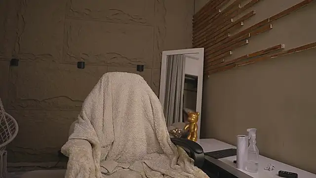 Logan Varela online show from March 2026 01:51:01 PM