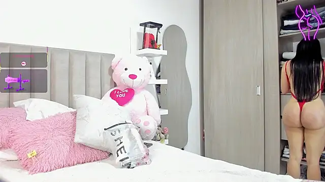 Snapshot of Queen_Antonella_Oficial chatting on November 2025 10:48:01 PM Queen Antonella Oficial online show from November 2025 10:48:01 PM