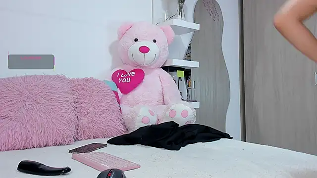 Snapshot of Queen_Antonella_Oficial chatting on January 2026 10:36:02 PM Queen Antonella Oficial online show from January 2026 10:36:02 PM