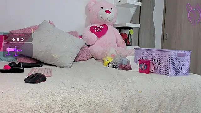 Snapshot of Queen_Antonella_Oficial chatting on February 2026 10:15:01 PM Queen Antonella Oficial online show from February 2026 10:15:01 PM