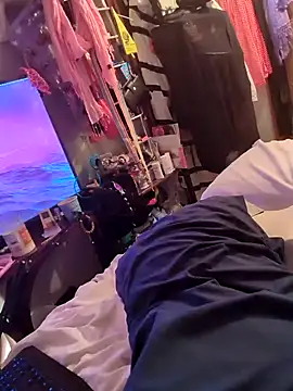 gurlnips online show from February 2025 03:22:01 AM