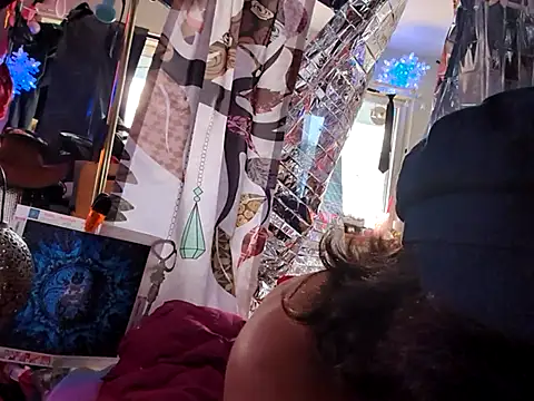 gurlnips online show from February 2025 06:59:01 PM