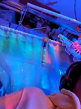 gurlnips online show from October 2025 03:28:01 AM