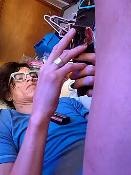 gurlnips online show from October 2025 09:26:02 PM