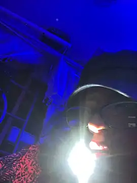 gurlnips online show from November 2025 10:15:01 AM