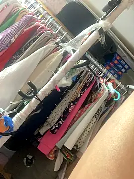 gurlnips online show from November 2025 10:48:02 AM