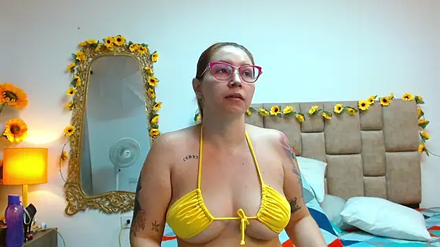 Snapshot of IsisDuzan chatting on December 2024 09:23:02 PM IsisDuzan online show from December 2024 09:23:02 PM