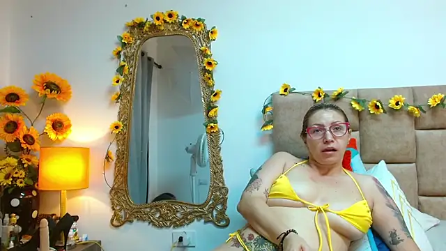 Snapshot of IsisDuzan chatting on December 2024 06:47:01 AM IsisDuzan online show from December 2024 06:47:01 AM