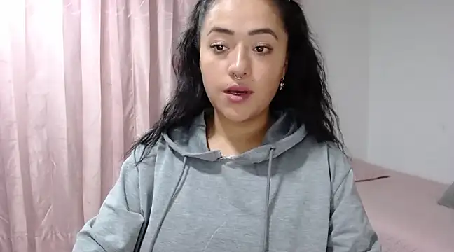 jjulietha95 online show from February 2025 11:53:01 PM