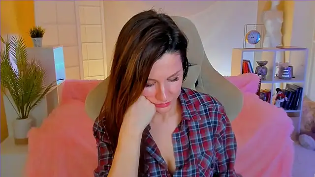 Snapshot of April_o_Nill chatting on January 2025 03:43:01 PM April o Nill online show from January 2025 03:43:01 PM