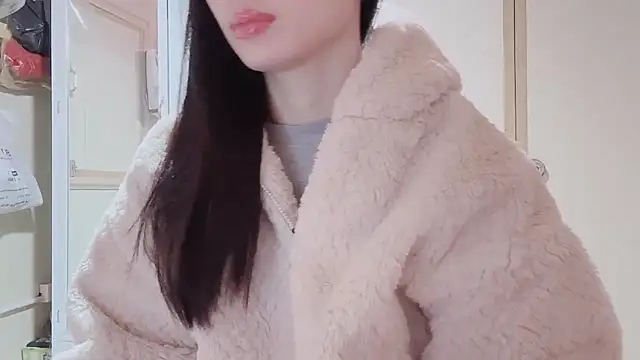 Snapshot of LinhChi_9x chatting on November 2025 11:37:01 PM LinhChi 9x online show from November 2025 11:37:01 PM