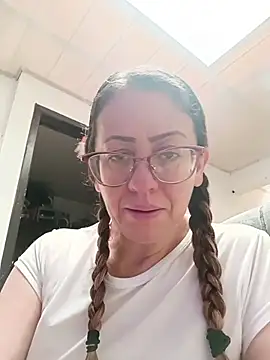 Snapshot of miss_hanna07 chatting on November 2025 02:51:01 PM miss hanna07 online show from November 2025 02:51:01 PM