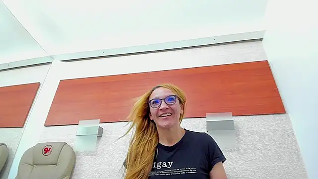 Snapshot of maddy_cartter chatting on December 2025 11:30:02 AM maddy cartter online show from December 2025 11:30:02 AM