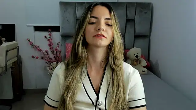 Snapshot of baby-miah chatting on January 2025 04:36:02 AM baby-miah online show from January 2025 04:36:02 AM