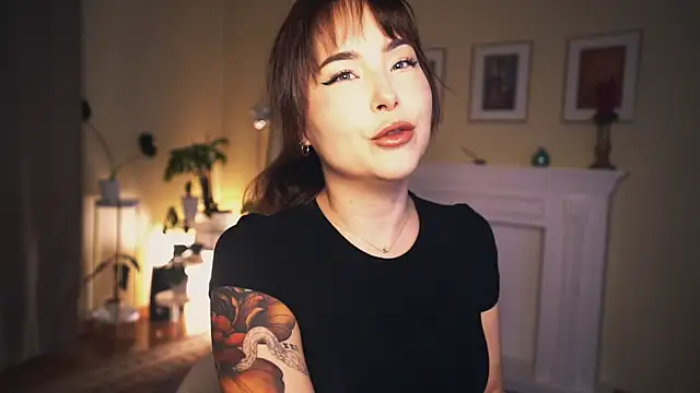 Snapshot of Leona_Mell chatting on January 2025 11:38:01 PM Leona Mell online show from January 2025 11:38:01 PM