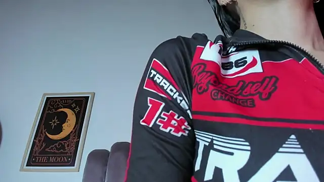 sky caroline online show from February 2026 08:05:02 PM