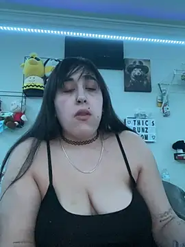 Snapshot of ThicBunz chatting on February 2025 02:05:02 AM ThicBunz online show from February 2025 02:05:02 AM