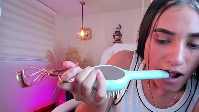 Snapshot of Alheli_16 chatting on November 2025 12:06:01 PM Alheli 16 online show from November 2025 12:06:01 PM