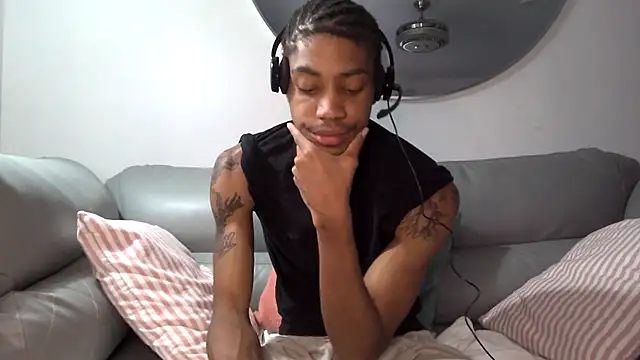 Skinnyblackman online show from October 2025 10:18:01 PM