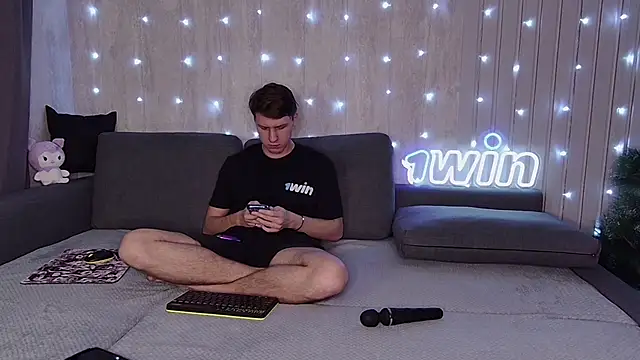 Snapshot of wineandboobss chatting on December 2024 04:21:02 PM wineandboobss online show from December 2024 04:21:02 PM