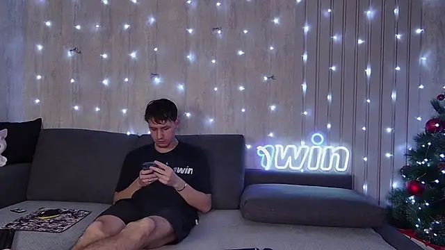 Snapshot of wineandboobss chatting on December 2024 03:35:01 PM wineandboobss online show from December 2024 03:35:01 PM